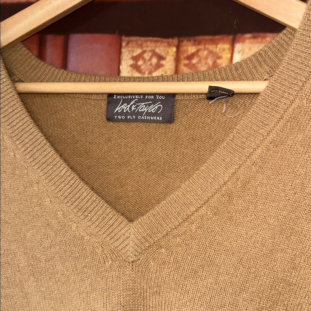 Lord & Taylor 2 ply CASHMERE Camel Tan V neck sweater XL Unisex